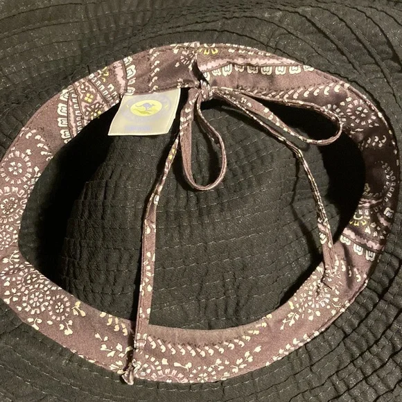 Walleroo Black Packable Scrunchie Wide Brim Adjustable Hat. - Picture 2 of 5